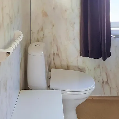 4 Bedroom Pet Friendly In Holiday home *