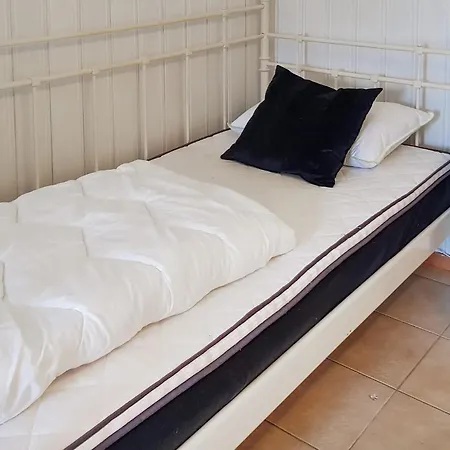 4 Bedroom Pet Friendly In *