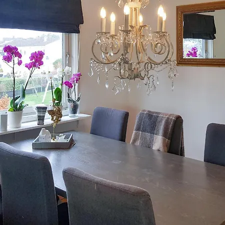 4 Bedroom Pet Friendly In